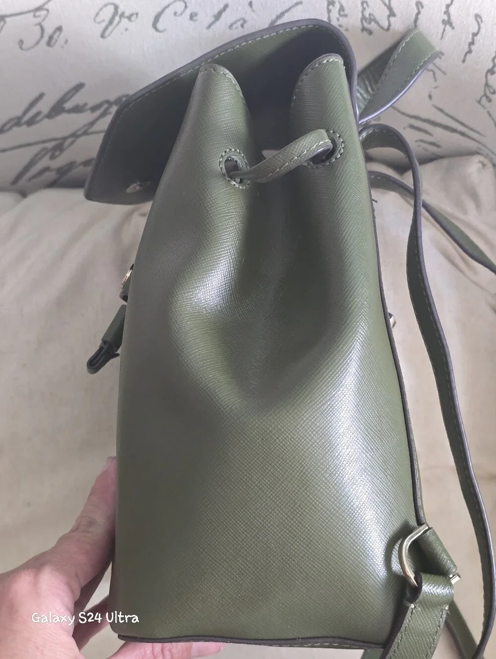 Kate Spade NY Lizzie Med Flap Backpack in a green saffiano leather EUC w/ Scarf